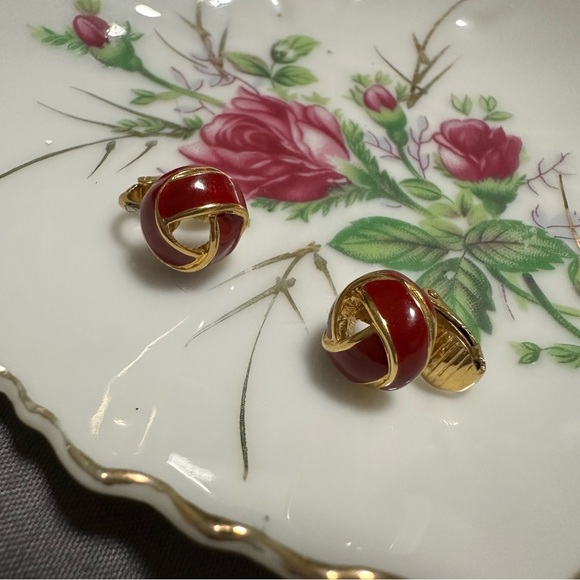 Vintage red/gold clip on knot earrings - Picture 5 of 5